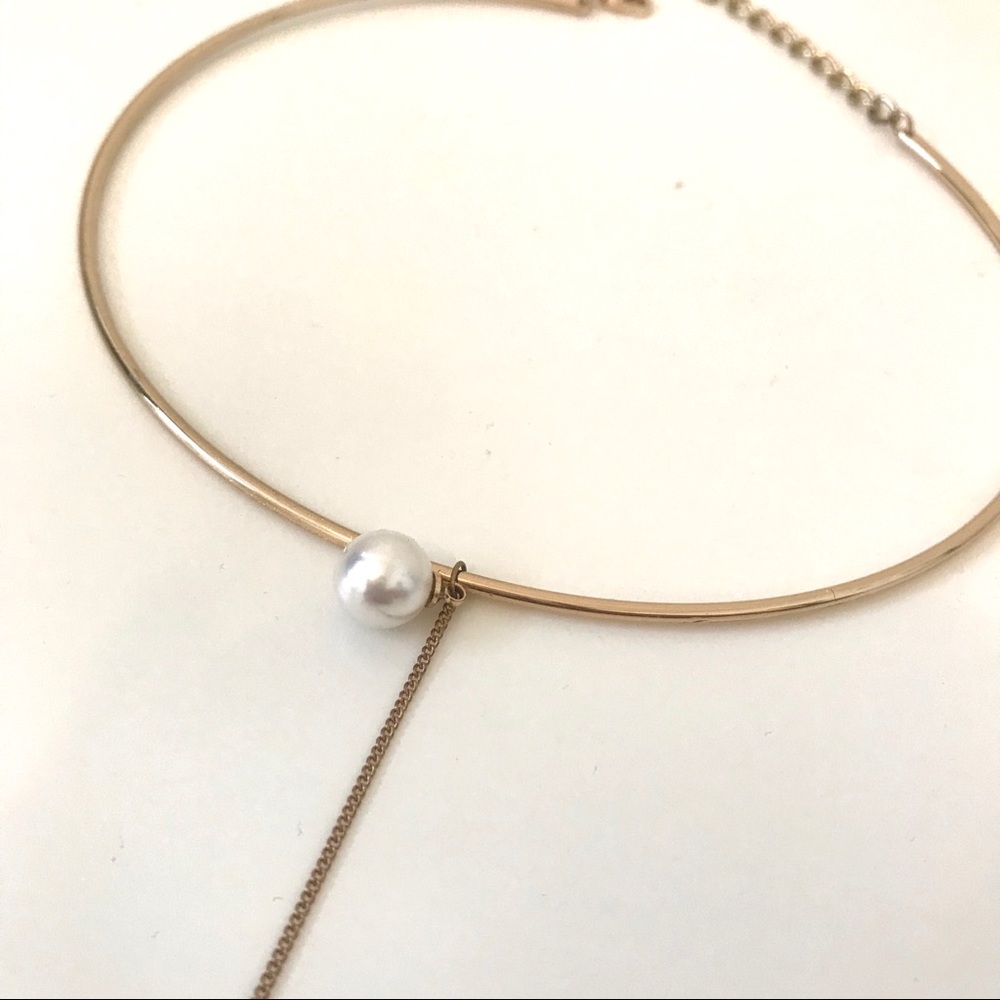 Round necklace with pearl chain drop